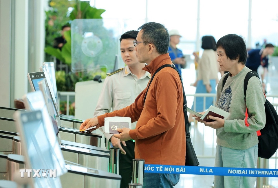 Những hành khách đầu tiên “xông đất” Nhà ga T2 Nội Bài mở rộng